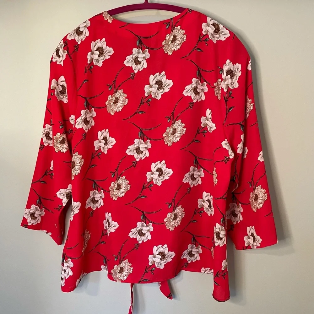 NWOT Bobeau Tie Front Button Up Red Floral Blouse. Medium. - Picture 7 of 9